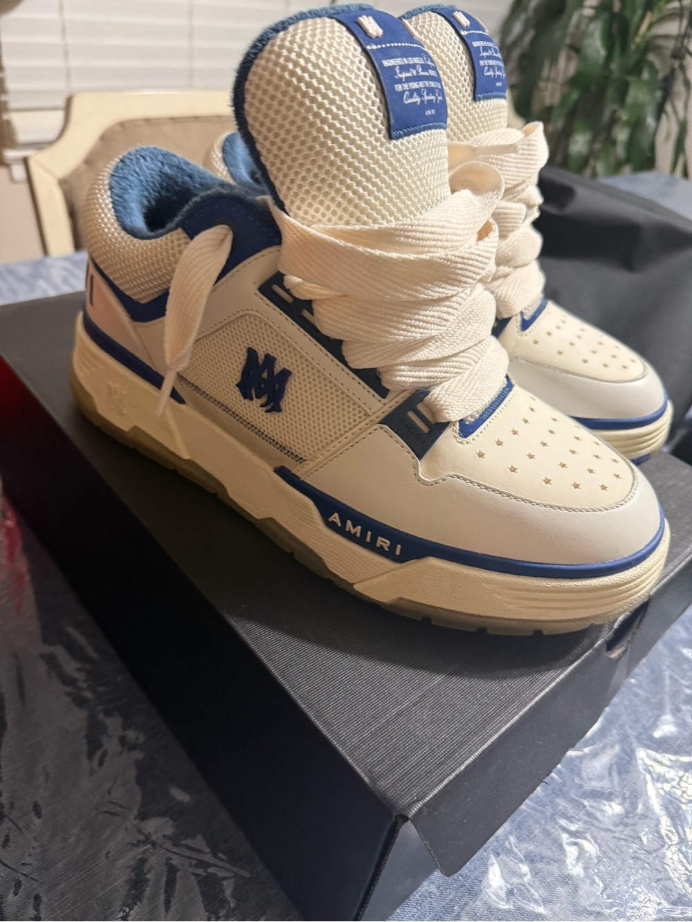 AMIRI Men’s Cream & Blue Low-Top Sneakers